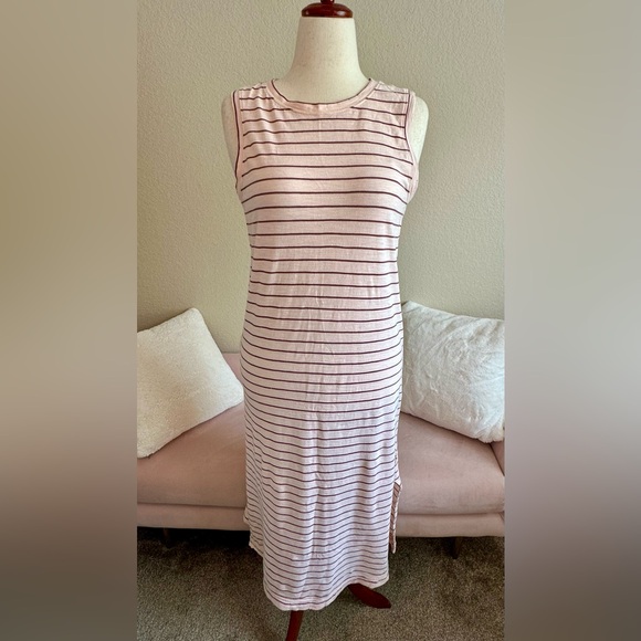 Old Navy Dresses & Skirts - Old Navy Striped Tank Dress Casual Sleeveless Peachy Pink & Brown Size M Beach